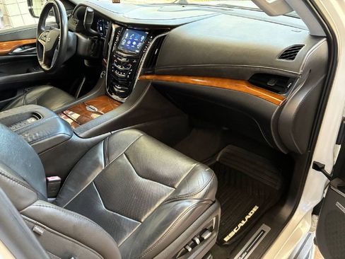 Used 2017 Cadillac Escalade ESV Premium Luxury image 17