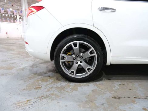 Used 2017 Maserati Levante S image 11