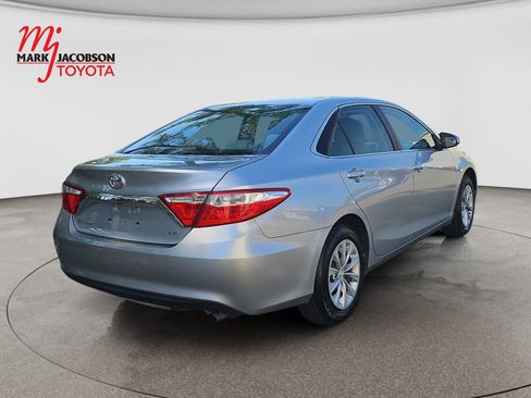 Used 2017 Toyota Camry LE w/ Four Season Floor Mat Package FWD image 5
