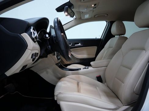 Used 2019 Mercedes-Benz GLA 250 image 12