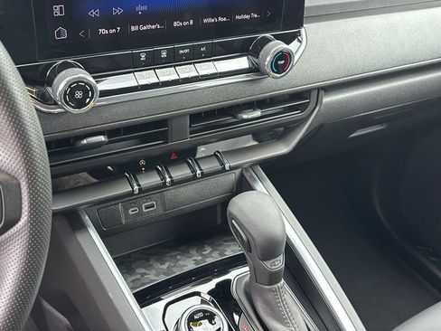 Used 2024 Chevrolet Colorado Trail Boss image 20