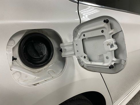 Used 2013 Nissan Sentra SR w/ Premium Pkg image 14