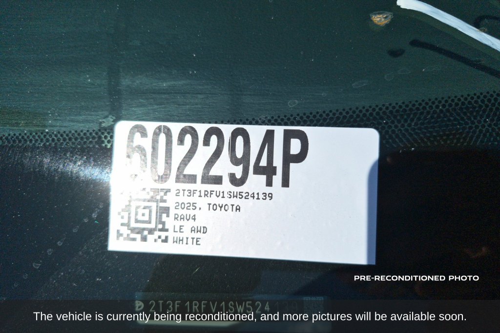 Used 2025 Toyota RAV4 LE AWD/4WD image 19