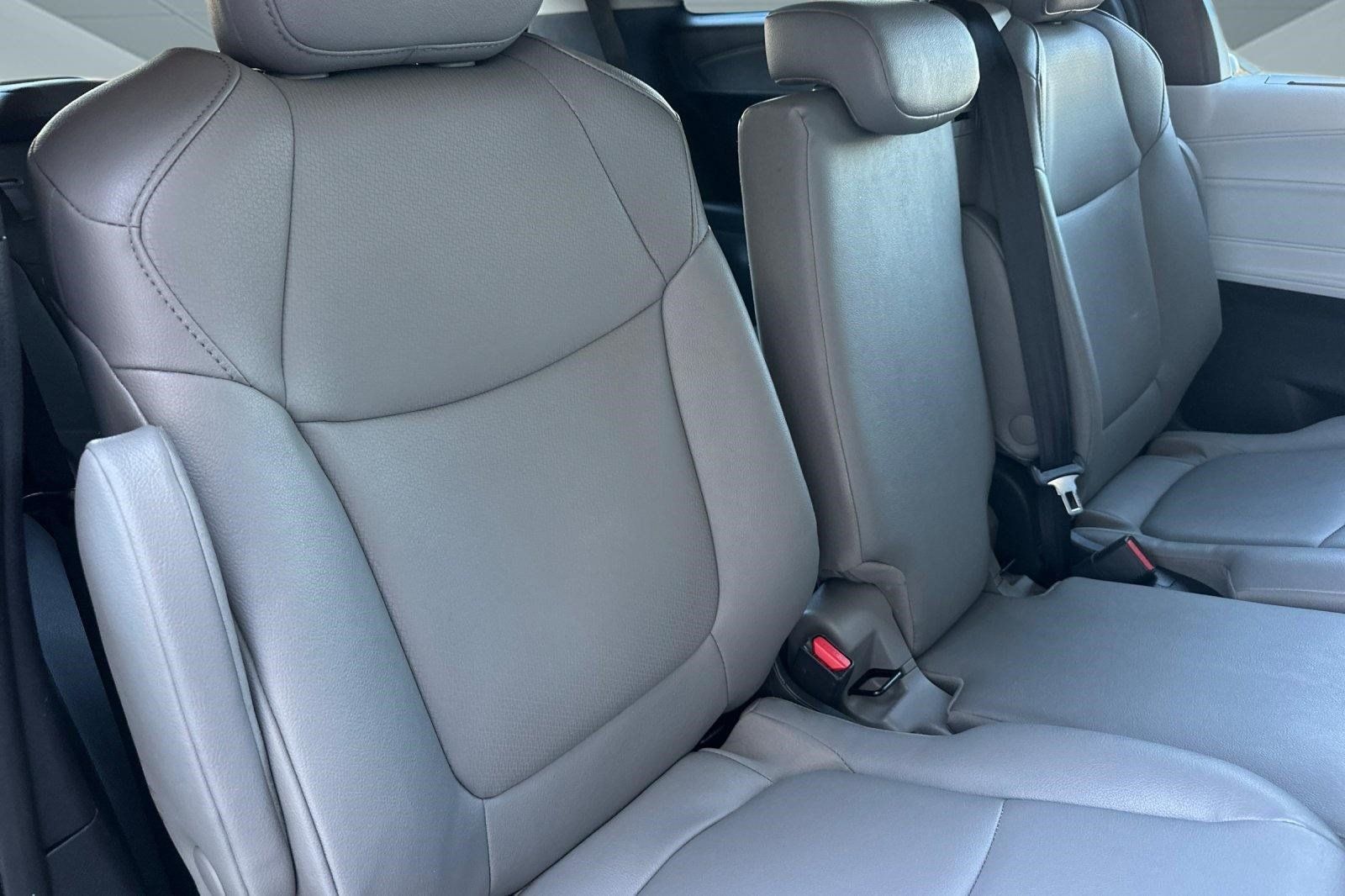 Used 2026 Toyota Sienna XLE FWD image 32