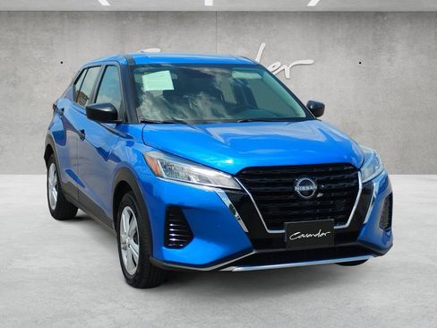 Used 2022 Nissan Kicks S FWD image 2