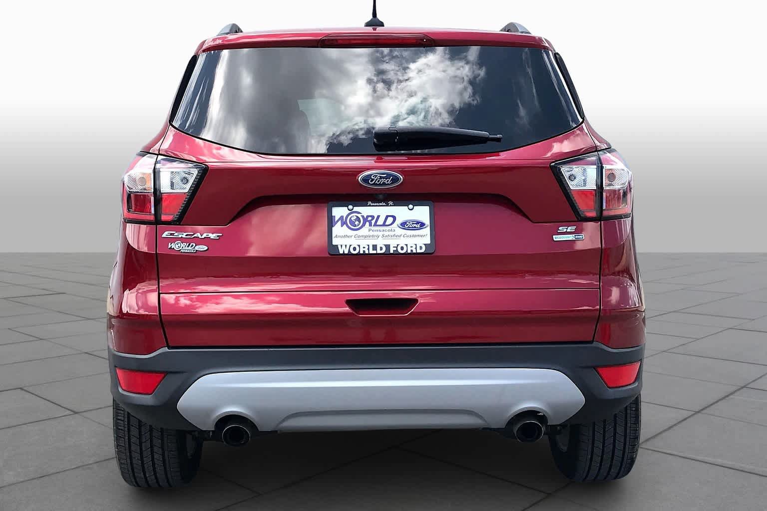 Used 2018 Ford Escape SE w/ SE Sync 3 Package AWD/4WD image 5