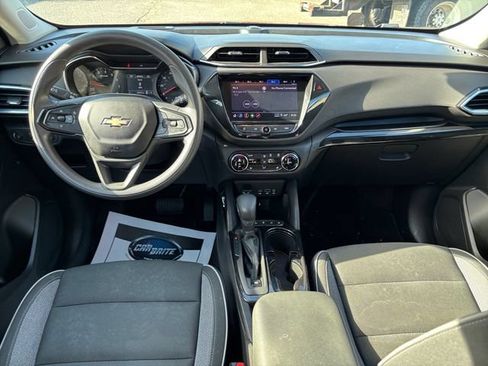 Used 2022 Chevrolet TrailBlazer LT w/ Convenience Package FWD image 21