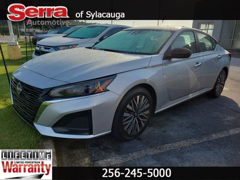 Used 2024 Nissan Altima 2.5 SV FWD image 1