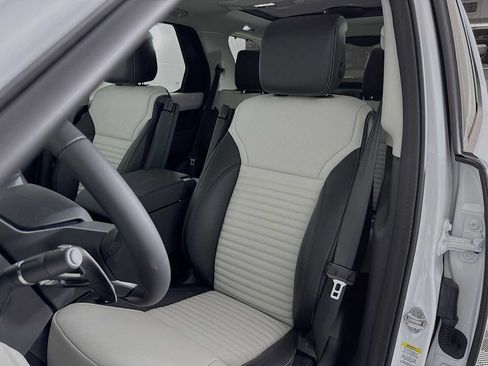 New 2025 Land Rover Discovery S AWD/4WD image 11