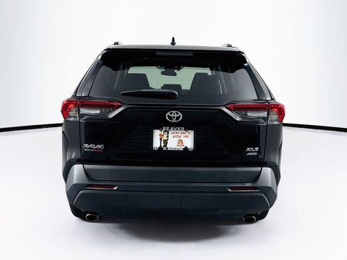 Used 2021 Toyota RAV4 XLE w/ Convenience Package AWD/4WD image 8