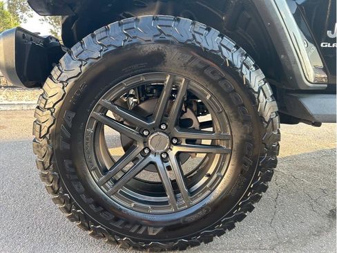 Used 2020 Jeep Gladiator Overland image 22