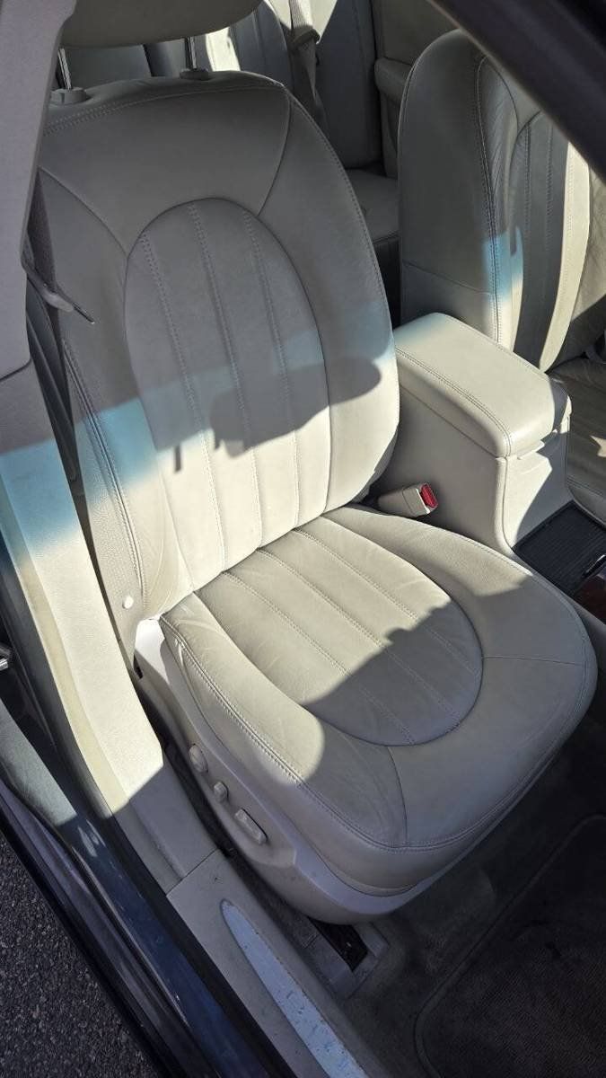 Used 2010 Buick Lucerne CXL FWD image 13