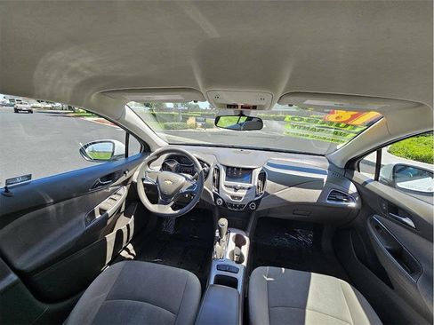 Used 2018 Chevrolet Cruze LS FWD image 15
