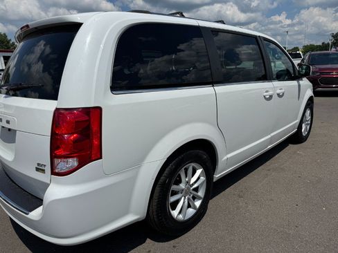 Used 2019 Dodge Grand Caravan SXT FWD image 11