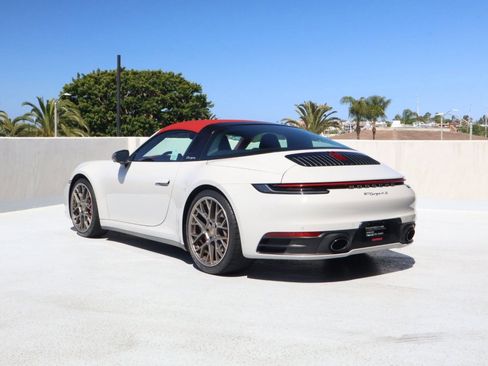 Certified 2022 Porsche 911 Targa 4S AWD/4WD image 3