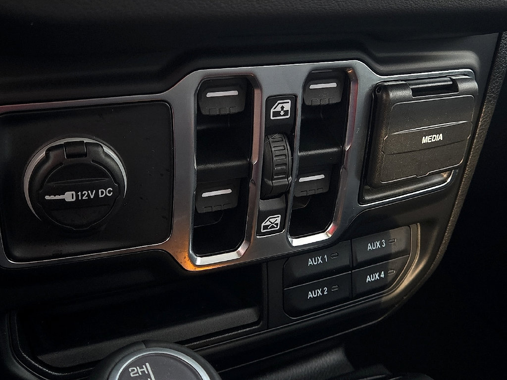 Used 2025 Jeep Gladiator Sport AWD/4WD image 15