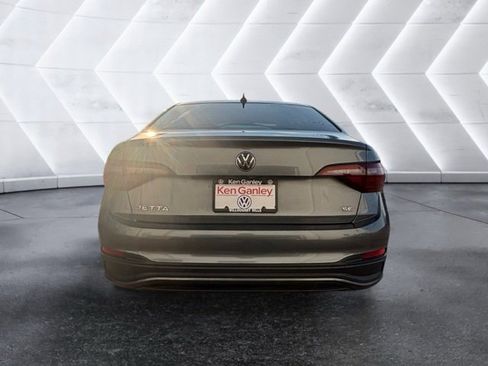 Certified 2022 Volkswagen Jetta SE image 3