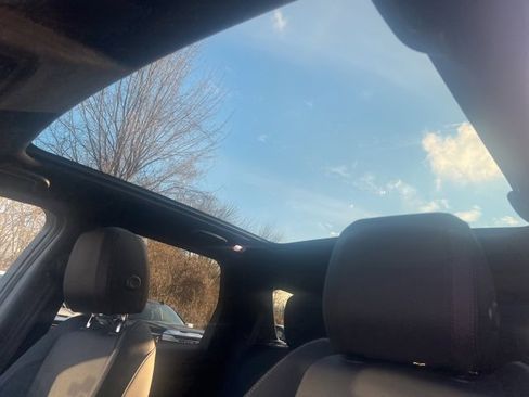 Used 2025 Land Rover Discovery Sport Dynamic SE image 17