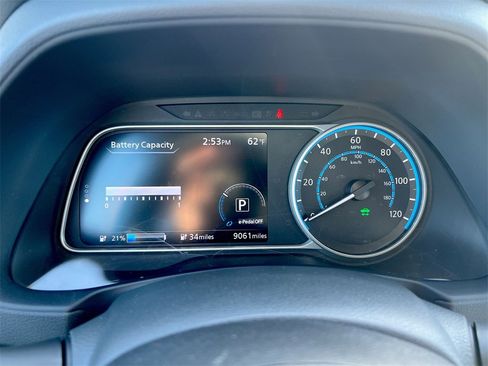 Used 2023 Nissan Leaf S image 3