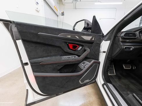 Used 2023 Lamborghini Urus Performante image 42