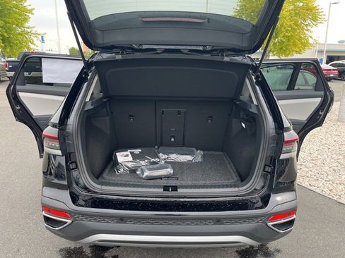 New 2025 Volkswagen Taos SE image 22