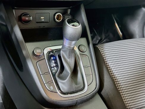 Used 2023 Hyundai Kona SE image 16