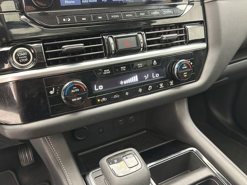 Used 2023 Nissan Pathfinder SL w/ SL Premium Package AWD/4WD image 19