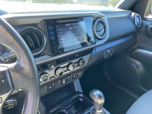 Used 2018 Toyota Tacoma SR image 8