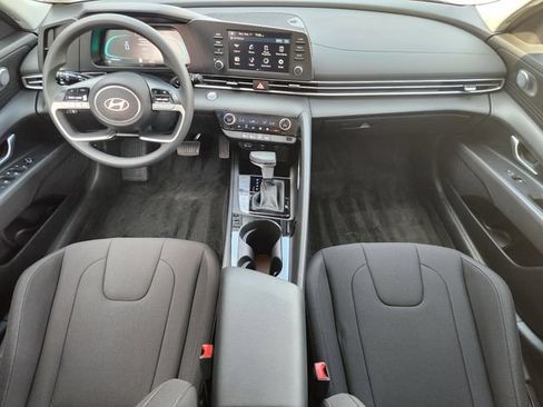 Used 2025 Hyundai Elantra Hybrid FWD image 22