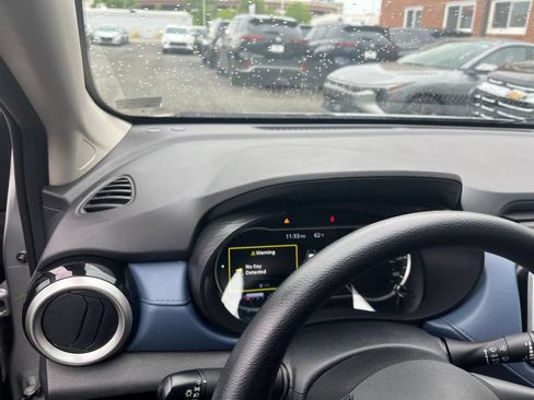Used 2025 Nissan Versa SV FWD image 32