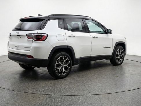 Used 2025 Jeep Compass Limited image 9