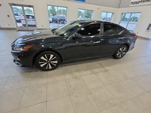 Used 2022 Nissan Altima 2.5 SV FWD image 15