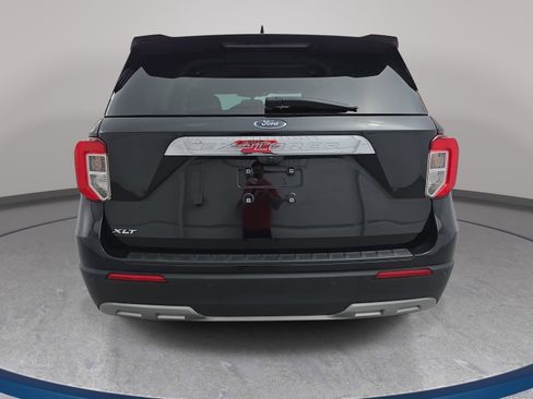 Used 2024 Ford Explorer XLT w/ Equipment Group 202A image 6