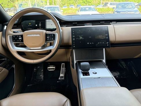 Used 2025 Land Rover Range Rover SE AWD/4WD image 17