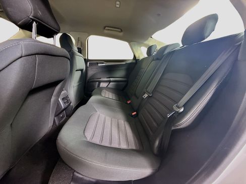 Used 2020 Ford Fusion SE FWD image 25