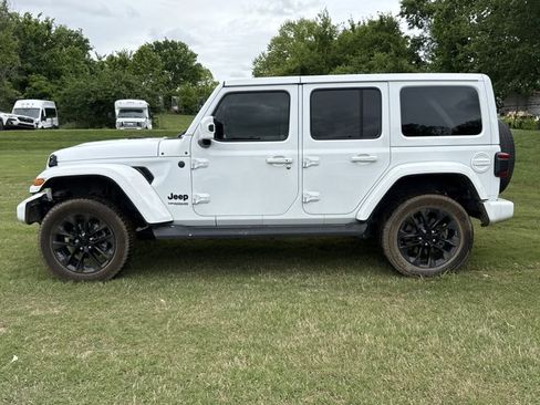 Used 2021 Jeep Wrangler Unlimited Sahara AWD/4WD image 3