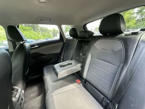 Used 2022 Volkswagen Taos SE AWD/4WD image 17