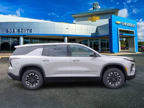 New 2026 Chevrolet Traverse Z71 w/ Driver Confidence Package AWD/4WD image 7