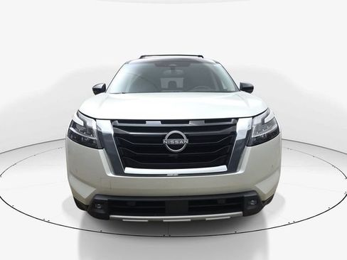 Used 2022 Nissan Pathfinder Platinum w/ Cargo Package FWD image 12