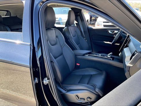 Used 2026 Volvo XC60 B5 Ultra w/ Protection Package Premier image 9