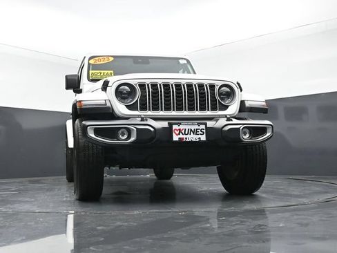 Used 2025 Jeep Wrangler Unlimited Sahara AWD/4WD image 58