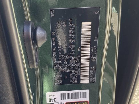 Certified 2025 Toyota Sienna XLE Woodland Edition image 38