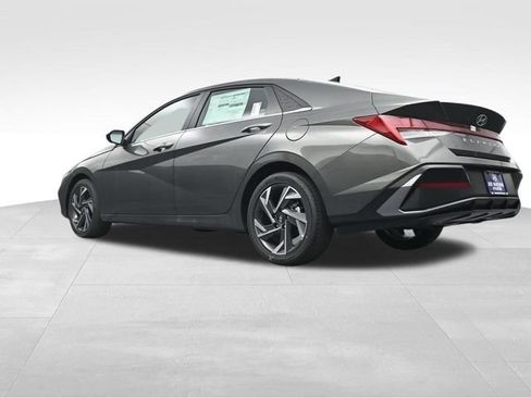 Used 2025 Hyundai Elantra SEL FWD image 35