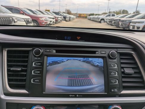 Used 2015 Toyota Highlander XLE image 17