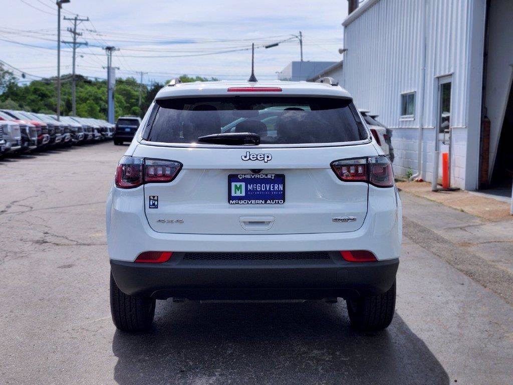 Used 2023 Jeep Compass Latitude AWD/4WD image 4