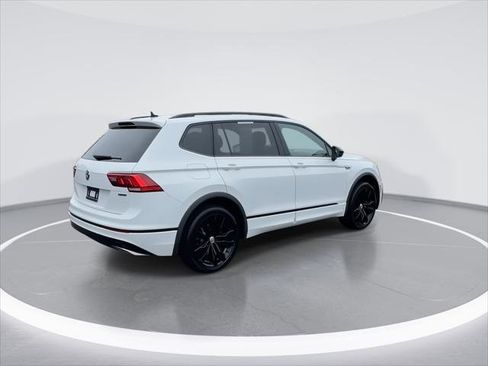 Used 2021 Volkswagen Tiguan SE R-Line image 8