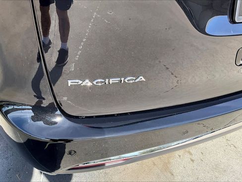 New 2026 Chrysler Pacifica Select image 15