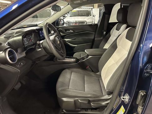 Used 2024 Chevrolet Trax LS w/ LS Convenience Package FWD image 13