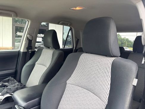 Used 2019 Toyota 4Runner SR5 AWD/4WD image 3