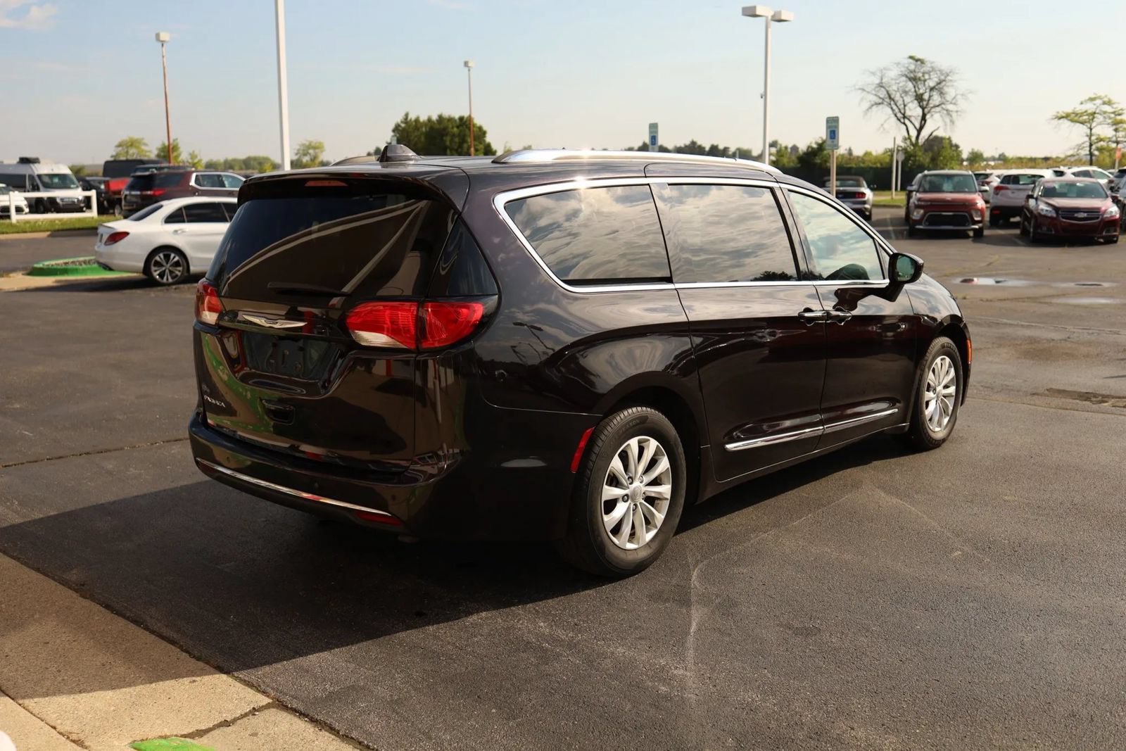 Used 2019 Chrysler Pacifica Touring-L FWD image 5